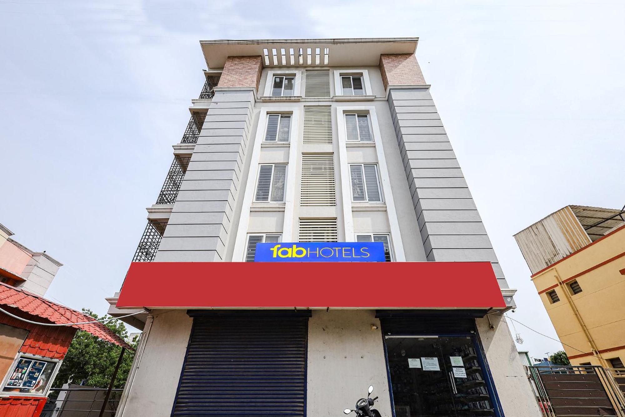 Fabexpress Fen Breeze Hotel Siruseri Exterior photo